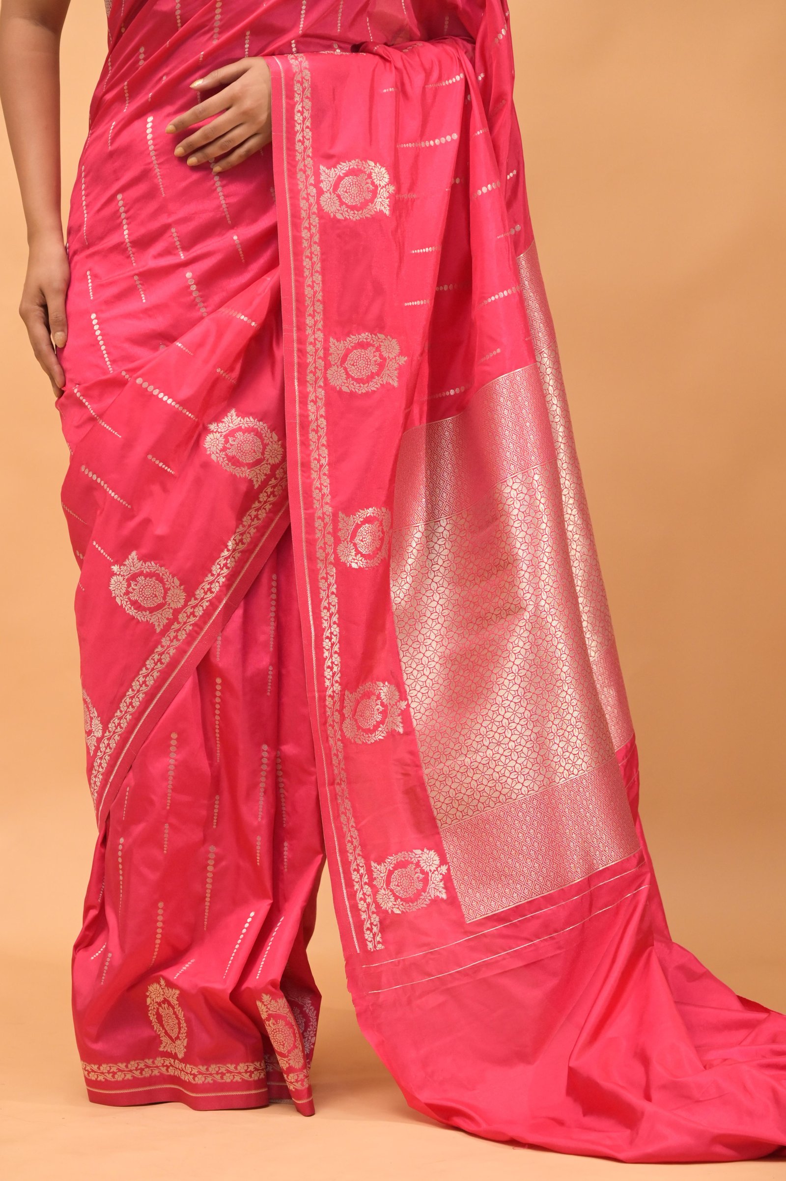 Woven Fuchsia  Pink Silk Saree with Zari Detailing